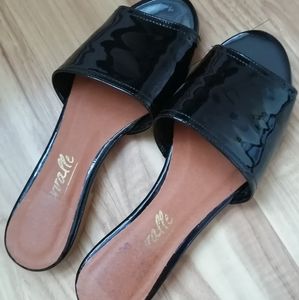 L'Intervalle black patent Slides Size 39 / 8